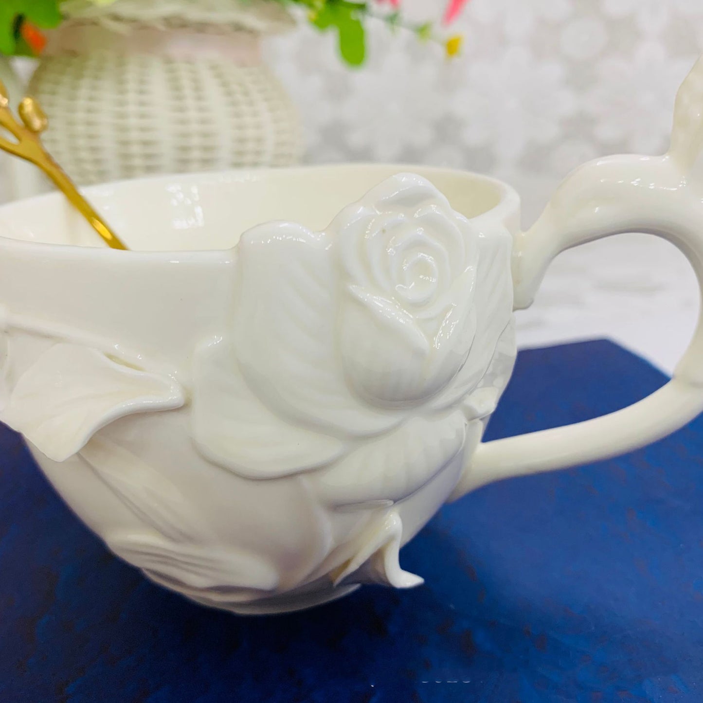 Exquisite Handcrafted Embossed Floral Ceramic Coffee Mug: The Perfect Personalized Gift