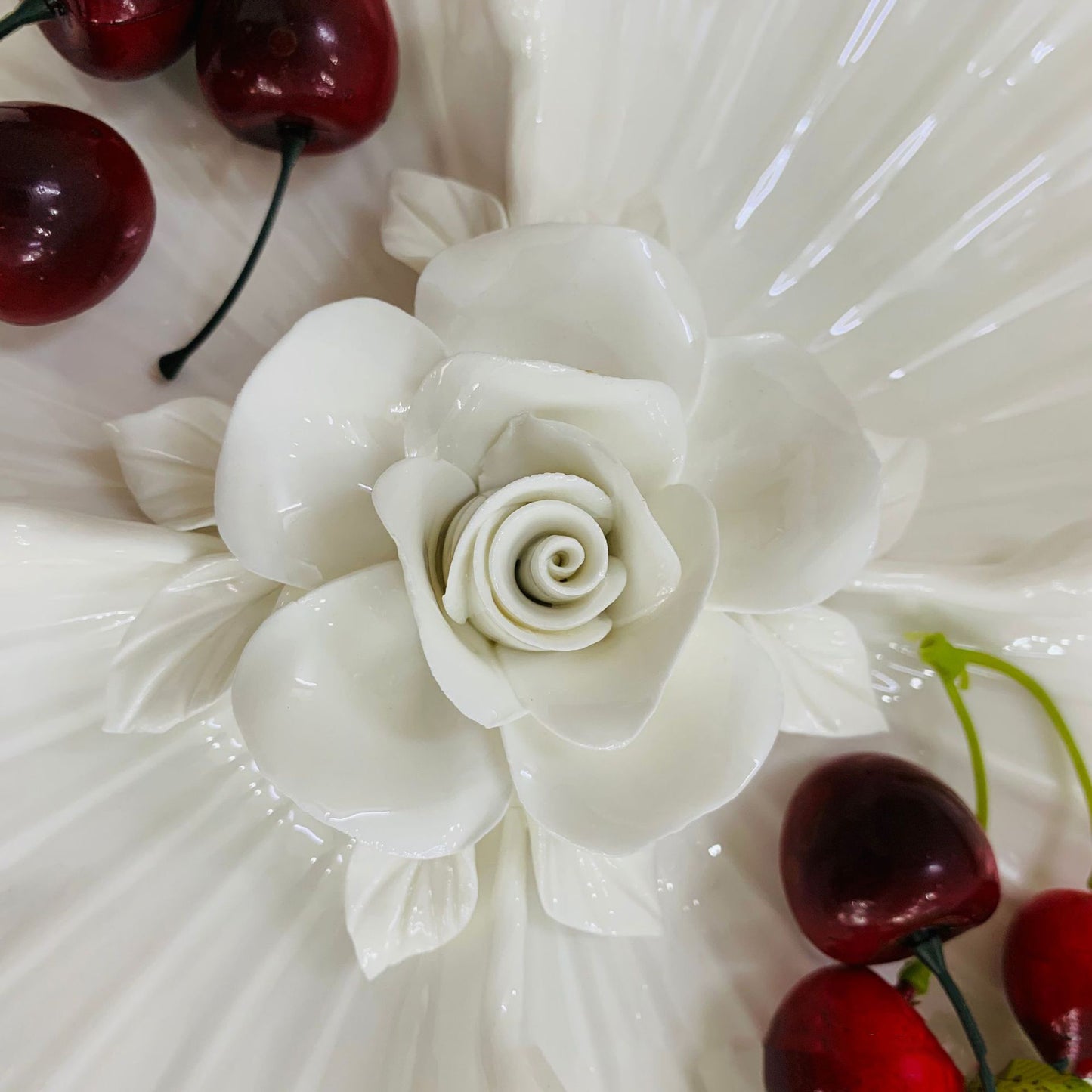 Exquisite Handcrafted Embossed Ceramic Sectional Fruit Platter: The Perfect Personalized Gift